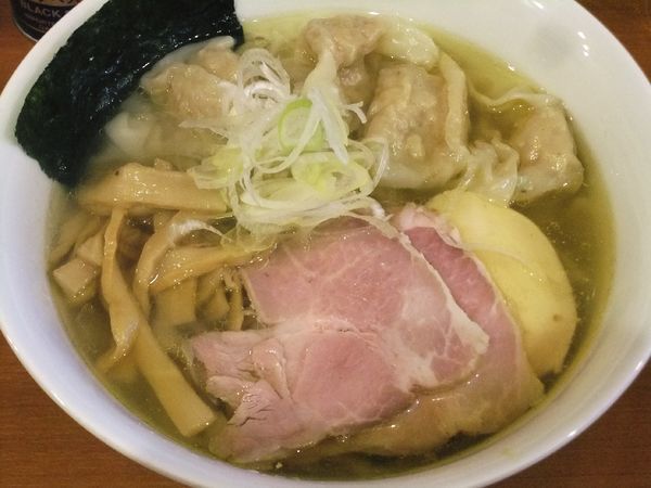 「ワンタンラーメン（塩）（980円）」@自家製手もみ麺 鈴ノ木の写真