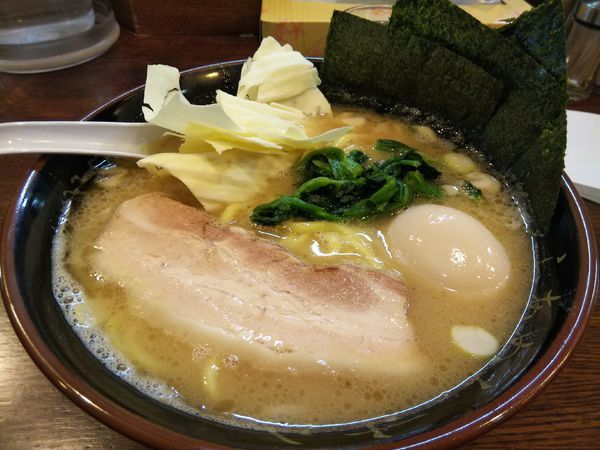 「豚骨塩らあめん (中) +味玉:サービス券」@らあめん 塩八の写真