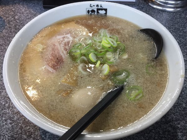 「醤油らーめん＋玉子」@らーめん涌井の写真