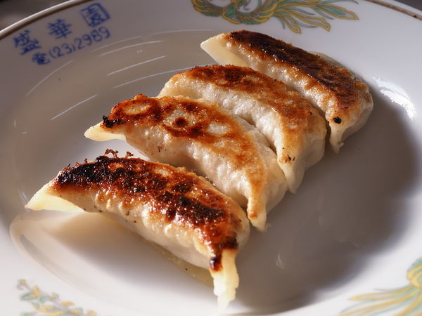 「ミニぎょうざ　４コ」@盛華園の写真