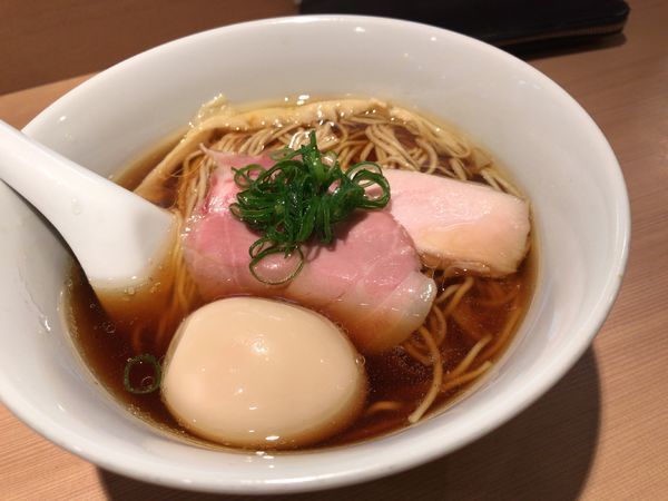 「味玉醤油らぁ麺」@らぁ麺 はやし田 新宿本店の写真