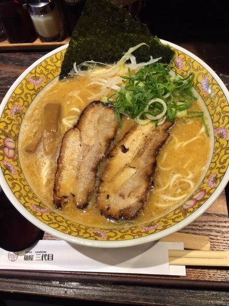 「ラーメン 750円（ALL普通・3辛）　サービスライス付き」@麺屋三代目 火華 中野総本店の写真