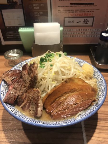 「らーめん(中)牛ステーキ」@ラーメン燈郎の写真