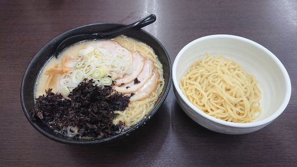 「塩豚骨ﾁｬｰｼｭｰめん950円+他」@関東風とんこつらーめん 五衛門 谷田部店の写真