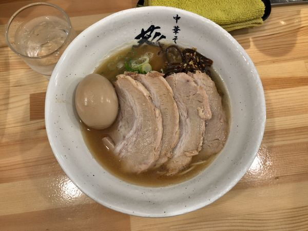 「豚出汁らーめん＋味玉＋チャーシュー2枚」@中華そば 葵の写真