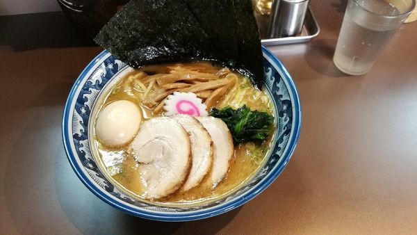 「特製中華そば 900円 大盛400g無料」@麺彩房 中野本店の写真