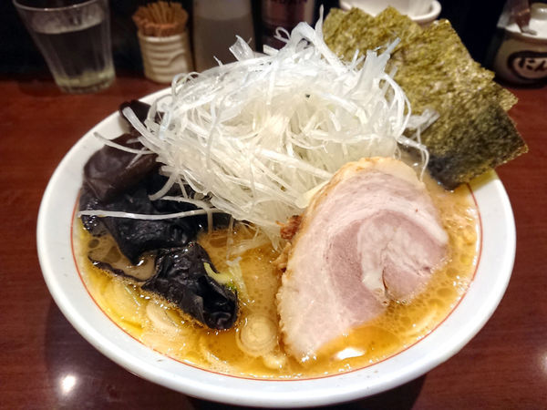 「らーめん(ばら肉)＋ねぎ＋キクラゲ」@らーめん飛粋の写真