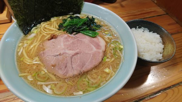 「ラーメン中盛り、半ライス」@らーめん 佐とうの写真