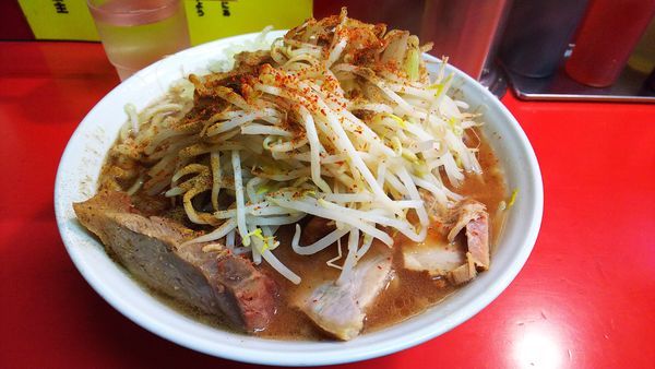 「大豚ラーメン＋豚トッピング(カラメタマネギ魚粉)」@豚ラーメン 蕨店の写真