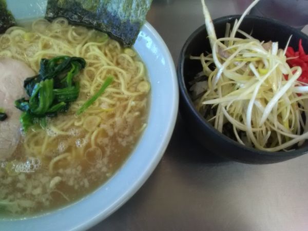 「ラーメン350円（金曜のみ）麺硬め脂多め+ネギ丼200円」@ラーメンショップ 野田店の写真