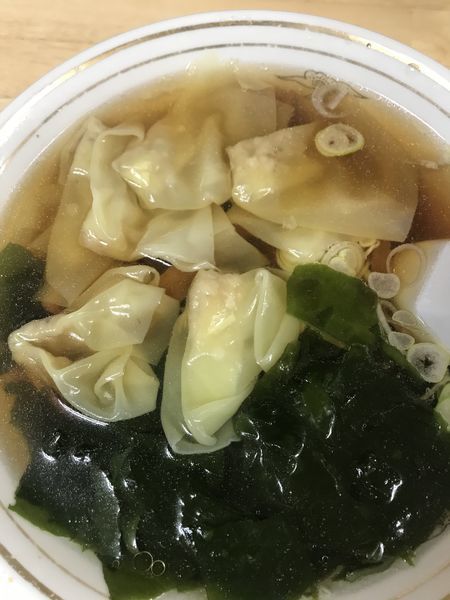 「ワンタン麺 760円 ワカメトッピング」@谷ラーメンの写真