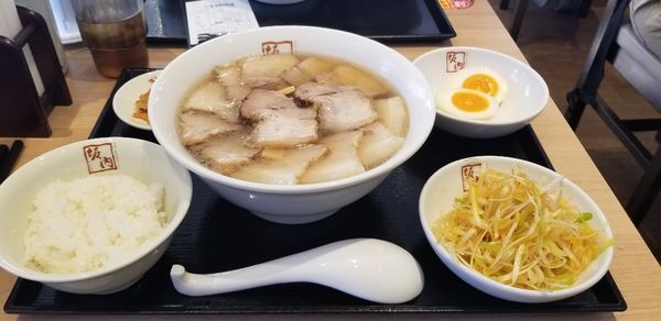 「ねぎ焼豚ラーメン、味玉、半ライス」@喜多方ラーメン坂内 取手店の写真