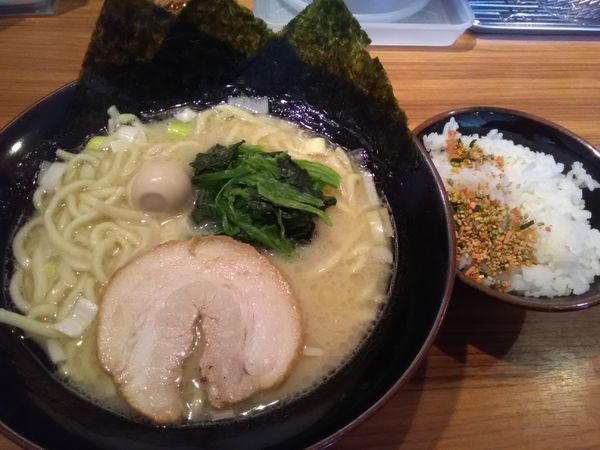 「ラーメン塩500円（毎月1日）」@横浜家系ラーメン 横浜道 野田蕃昌店の写真