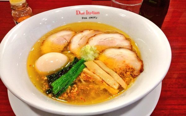 「具だくさん塩」@黄金の塩らぁ麺 due Italian 市ヶ谷店の写真