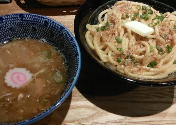 「つけ麺並(和え麺　かつおバター)　７８０円」@つけ麺 はま紅葉の写真