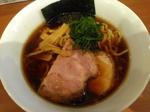 「醤油ラーメン¥780（大盛同額）」@自家製手もみ麺 鈴ノ木の写真