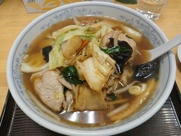 「【限定】美保野ポークの肉野菜ラーメンと餃子セット864円」@ぎょうざの満洲 志木東口店の写真