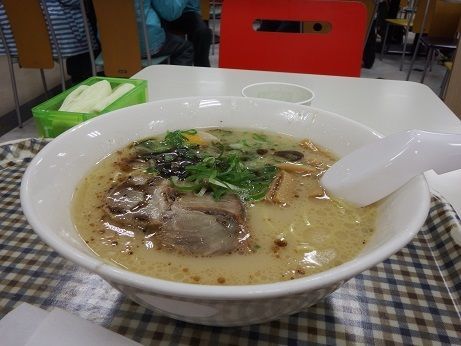 「上河内とんこつラーメン」@豚嘻嘻 上河内SA（下り）店の写真