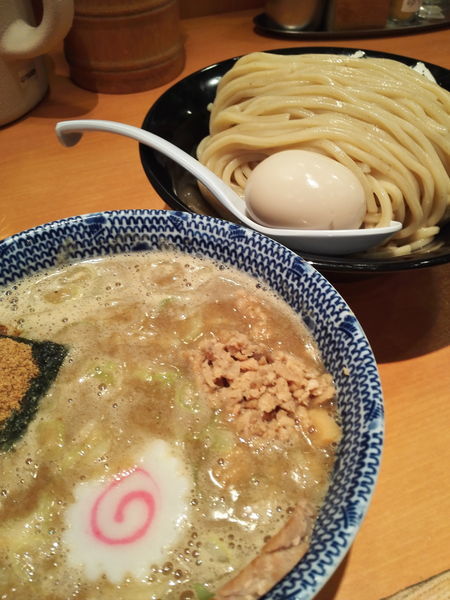 「特性つけ麺大盛、スープ大」@六厘舎の写真