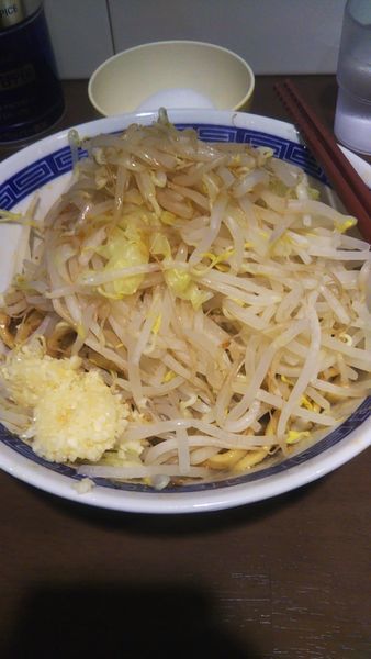 「えび汁なし（ヤサイニンニクカラメ）+生卵」@ラーメン ゼンゼンの写真