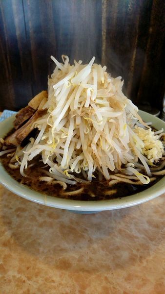 「黒ラーメン800円大盛100円野菜増し増し他全増し」@肉汁らーめん 公 kimiの写真