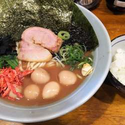 醤油らーめん並盛￥780＋うずら増し￥50＋ライス￥10