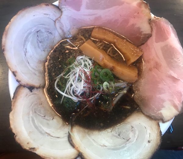 「淡麗黒醤油チャーシュー麺」@らーめん ぎん琉 本店の写真