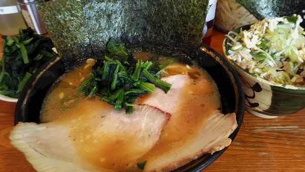 「ラーメン　+　色々」@末廣家の写真