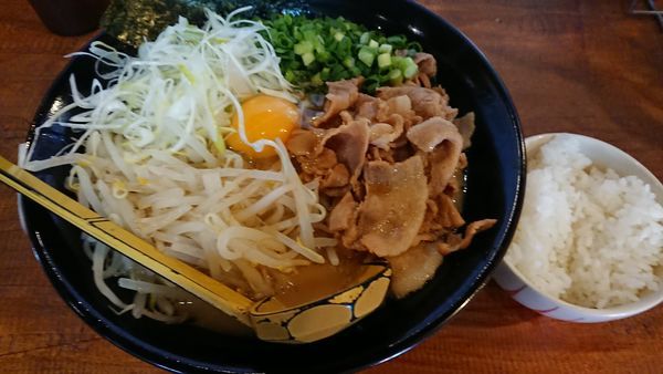 「【限定】徳島肉玉 上 1,030円 + ごはん小 160円」@ラーメン ふたつ矢の写真