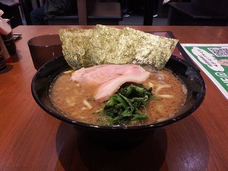 「醤油豚骨らーめん」@つけ麺 愛染の写真