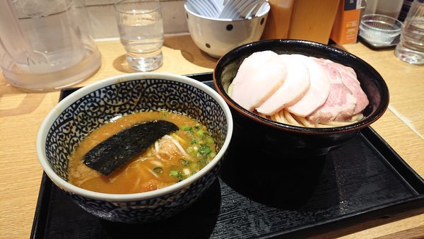 「濃厚魚介つけ麺中盛り・チャーシュー豚と鶏ミックス3枚ずつ」@麺屋 一燈の写真