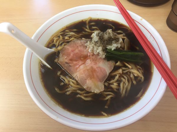 「漆黒醤油ら〜麺 650 円+大盛100円」@ら〜麺 安至の写真