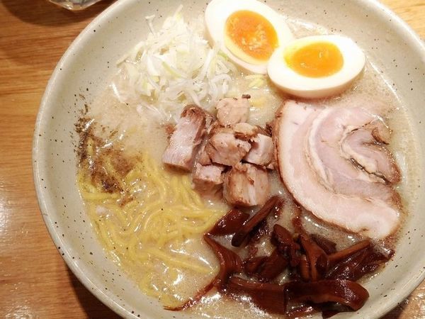 「味玉入り味噌らーめん」@つじ田 味噌の章 飯田橋店の写真