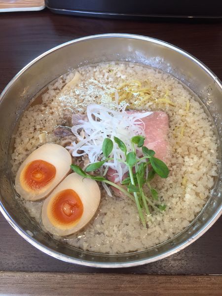 「にんにく醤油そば+味玉 ¥780+80」@RAMEN ブリキの木こりの写真