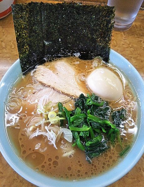 「ラーメン 700円＋味玉 100円」@ラーメン西山家 君津店の写真