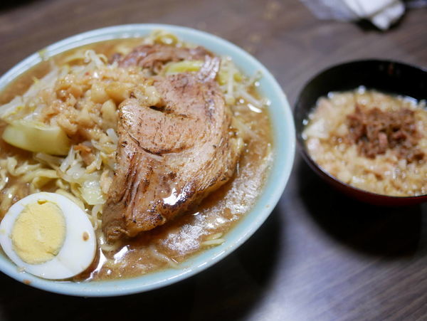 「富士丸ラーメン＋アブラ増し＋炙り」@ラーメン富士丸 明治通り都電梶原店の写真