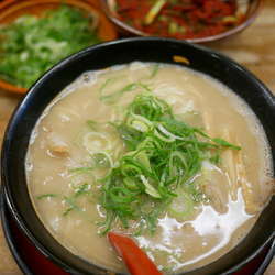 特製ラーメン 麺硬め＋ネギ増し＋名物チャーハン