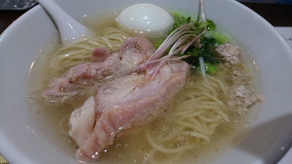 「味玉塩ショウガらーめん」@塩生姜らー麺専門店MANNISHの写真