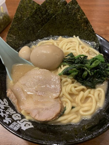 「味玉ラーメン」@町田商店 横浜駅前店の写真
