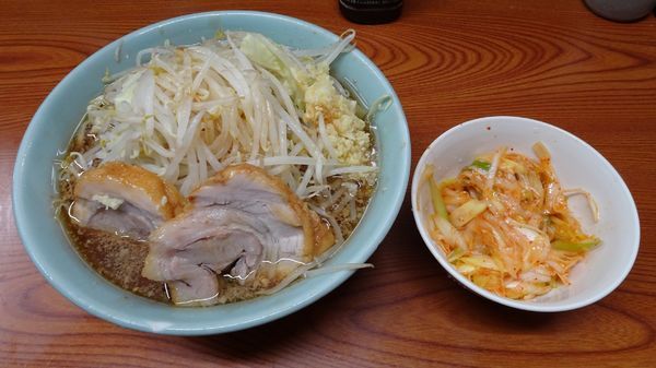 「ラーメン（730円）＋ピリ辛ネギ（100円）ニンニクカラメ」@ラーメン二郎 亀戸店の写真