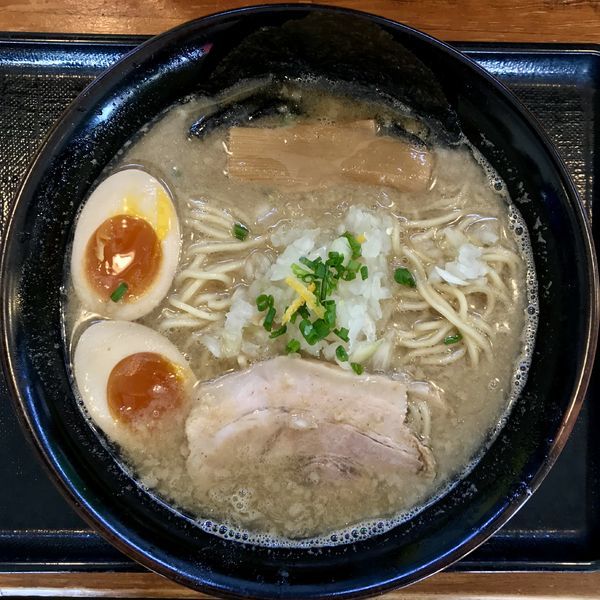 「黒・煮干しラーメン￥750円（味付玉子＋100円）」@煮干し中華そば つけ麺 海猫の写真