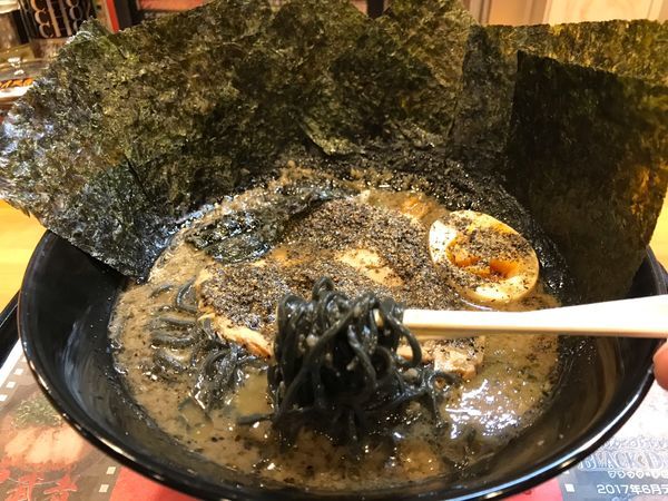 「【限定】嵐げんこつらあめん BLACK×BLACK  780円」@らあめん花月嵐 上杉店の写真