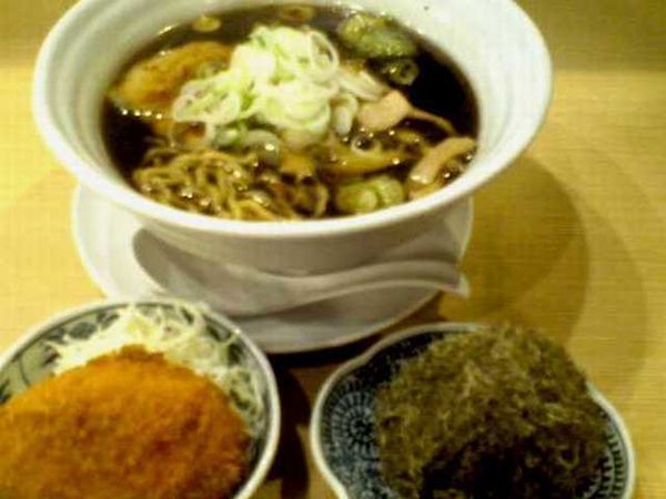 「魚介黒醤油ラーメンご当地セット(1050円)」@らぁめん次元の写真