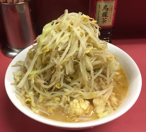 「ラーメン豚入り(豚4枚)ニンニク少しアブラ＋ウーロン茶」@ラーメン二郎 ひばりヶ丘駅前店の写真