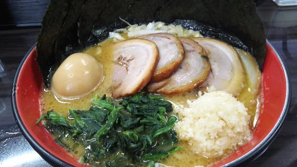 「豪麺￥７５０+味玉１００(ﾆﾝﾆｸ多め)」@横浜家系らーめん 一真の写真