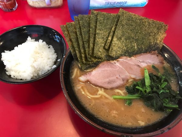 「ラーメン中盛、のり増し、ライス」@家系ラーメン 王道の写真