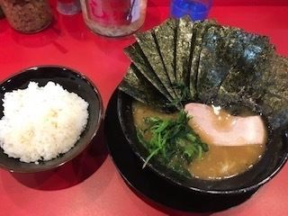 「ラーメン並盛、のり増し、ライス」@家系ラーメン王道 王道之印の写真