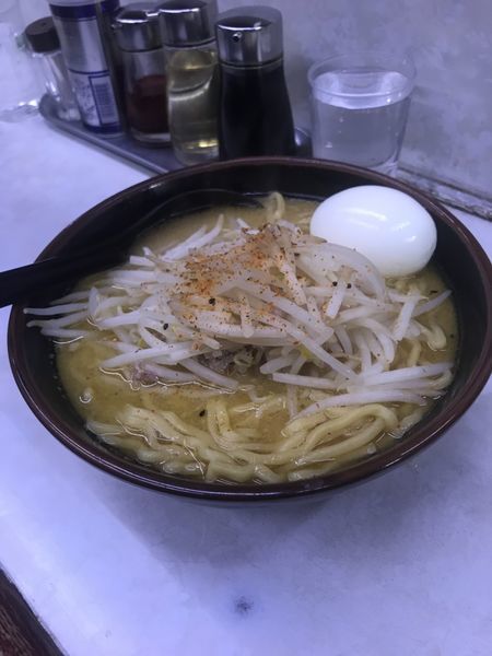 「みそバターラーメン　太打麺　ゆでたまご」@札幌ラーメン アカシヤの写真
