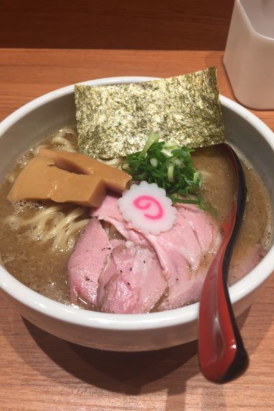 「煮干しそば」@煮干中華そば 鈴蘭 新宿店の写真