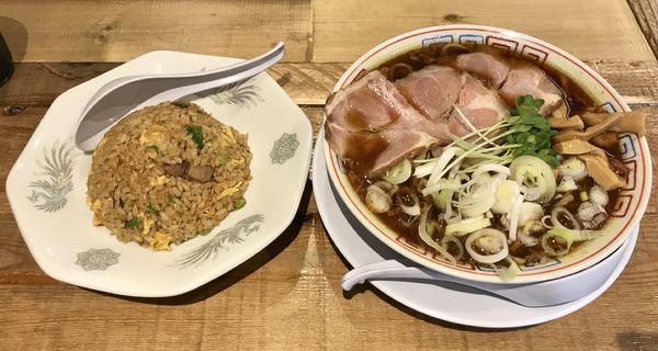 「サバ醤油そば半やきめしセット」@サバ6製麺所 成城学園前店の写真